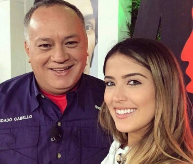 Diosdado Cabello, el número dos del chavismo, ha demostrado su poderío en Venezuela al celebrar una lujosa boda para su hija, Daniella Cabello, en las instalaciones de la Academia Militar de Venezuela, acto que ha generado indignación y repudio en el país sudamericano.