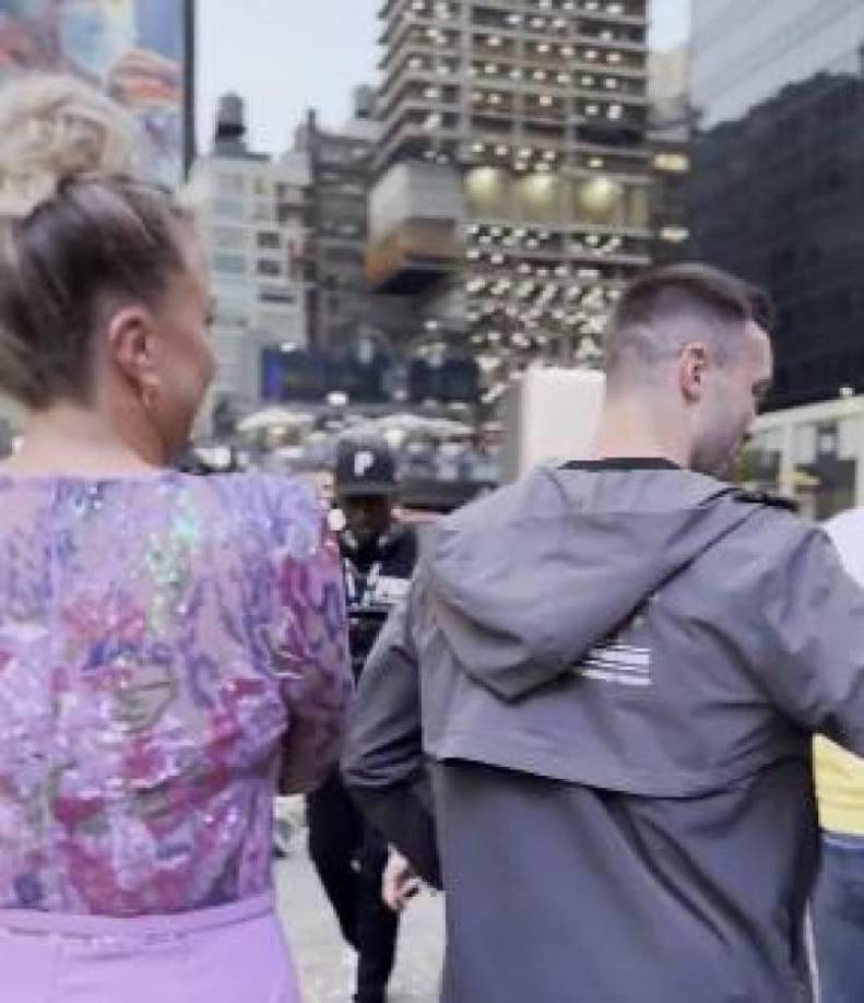 El británico llegó tranquilo a la zona de combate, donde busca mantener el poderío en OMB del Boxeo Mundial.