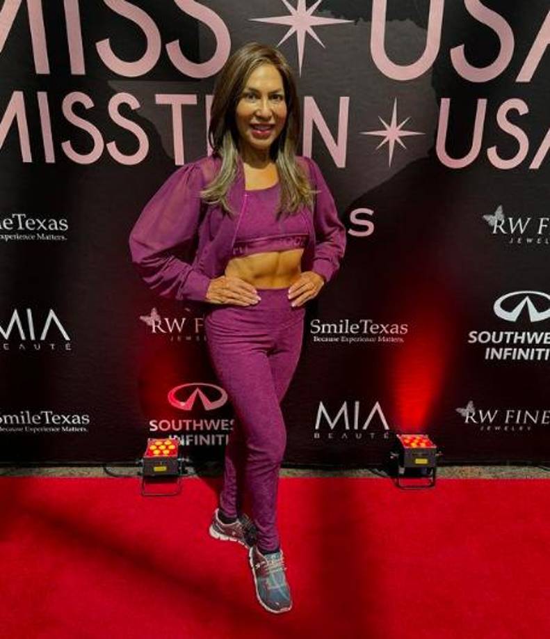 La concursante también documenta en redes sociales sus rutinas de ejercicio en el gimnasio para mantener su figura.