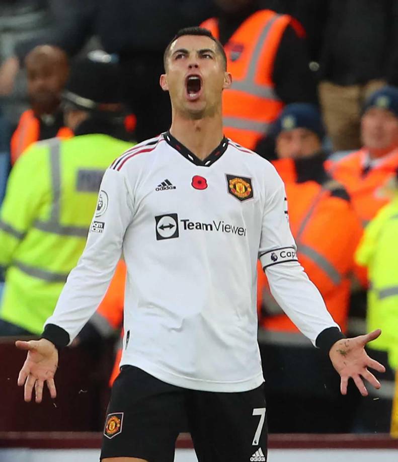 Cristiano Ronaldo arrancó de titular y como capitán del Manchester United en el juego de la decimoquinta jornada de la Premier League contra el Aston Villa.