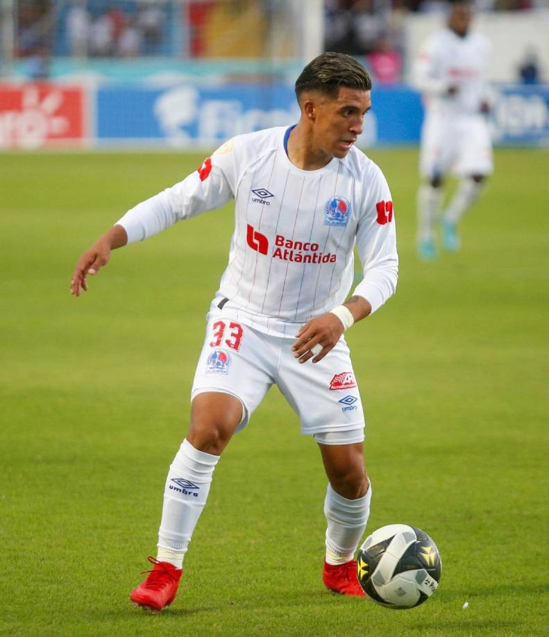 Michaell Chirinos espera ser una solución como otro de los extremos del Olimpia frente a los Lobos.