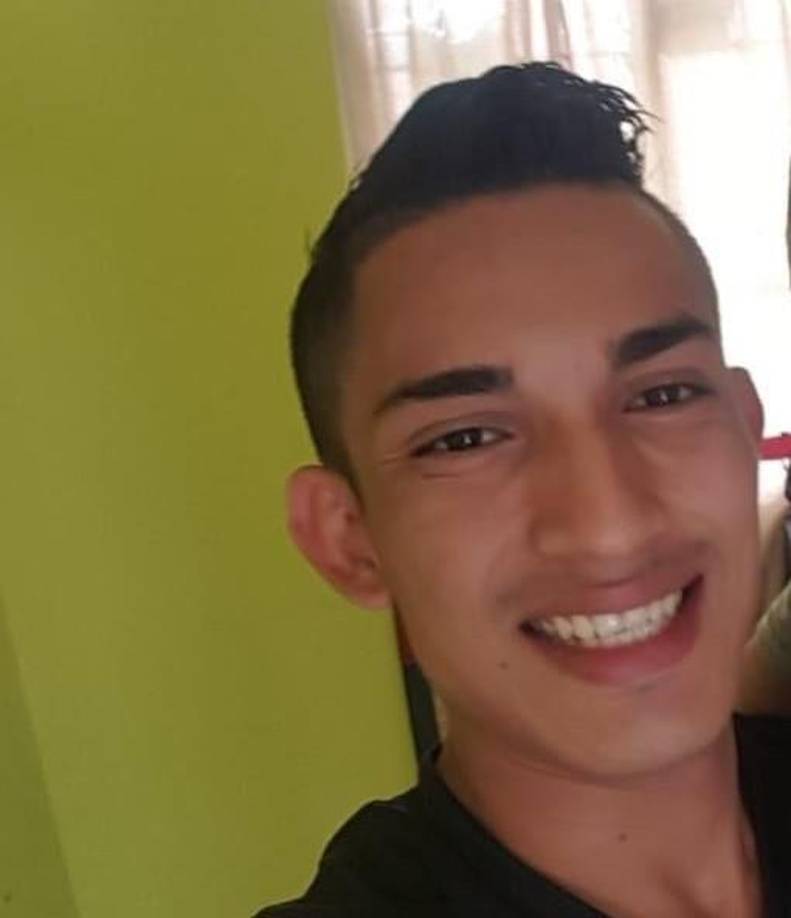 Kelvin Alexander estudió en el Instituto Tecnológico Sendero del Saber (ITSS). Excompañeros lamentaron su muerte a través de sentidos mensajes publicados en redes sociales. 