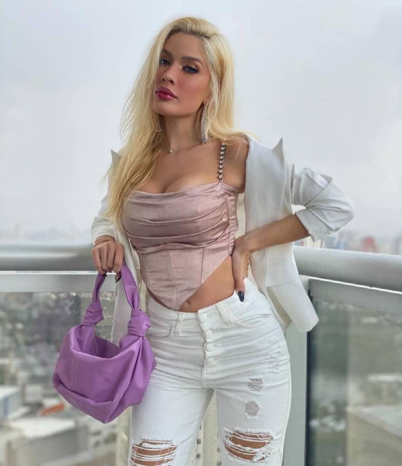 Karoline Lima robó suspiros en los festejos del Real Madrid en España.