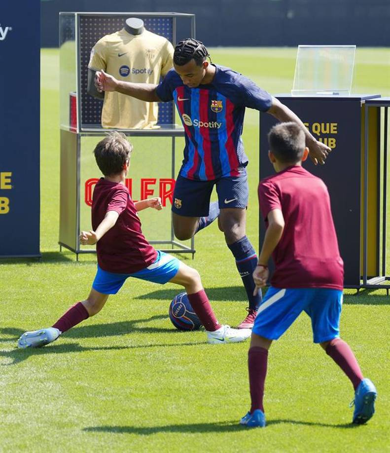 Koundé admitió que tuvo “otra oportunidad” y que “el esfuerzo” que tuvo que hacer consistió “en esperar que el Barça pudiese llegar a un acuerdo con el Sevilla”.