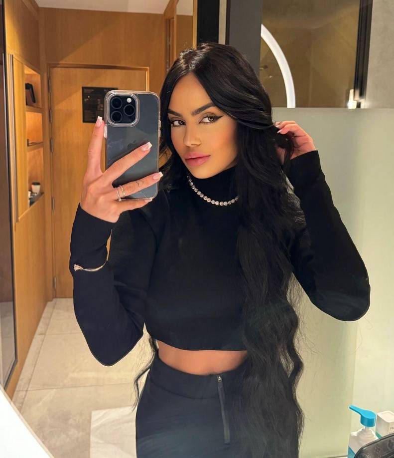 En sus redes sociales, la bella esposa del futbolista brasileño cuenta con más de 370 mil seguidores. 