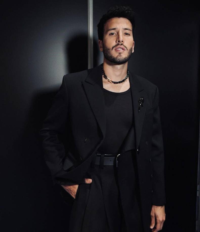 Nueva York, 8 nov (EFE).- El cantante Sebastián Yatra se embarca el próximo 25 de noviembre en el musical ‘Chicago’, un reto que asume con nervios e ilusión no solo por la notable fama de la obra -la más longeva de Nueva York- sino también por ser el primer colombiano en interpretar al personaje de Billy Flynn en Broadway.