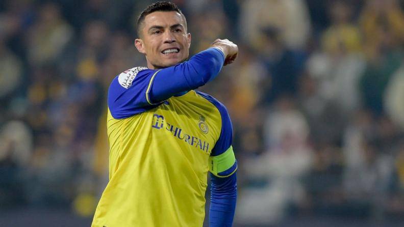 Esta es la tercera vez que Ronaldo dirige gestos “obscenos” a la afición, ya que hizo el mismo acto en dos ocasiones anteriores contra el Al Hilal.