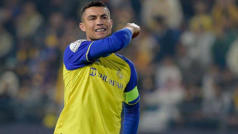 Esta es la tercera vez que Ronaldo dirige gestos “obscenos” a la afición, ya que hizo el mismo acto en dos ocasiones anteriores contra el Al Hilal.