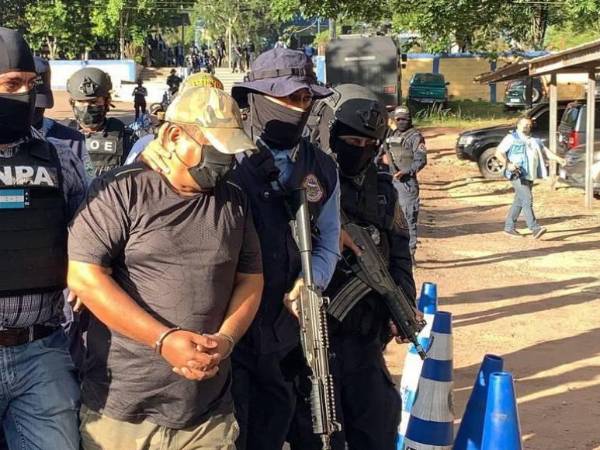 Momento cuando José Carrasco López, conocido como “Catracho”, fue extraditado a Estados Unidos hace dos años. Carrasco López enfrentaba acusaciones de narcotráfico por parte de una corte local.