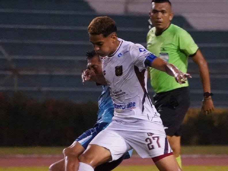 Lamentable: Árbitra involucrada en polémica del clásico sufre asalto en SPS