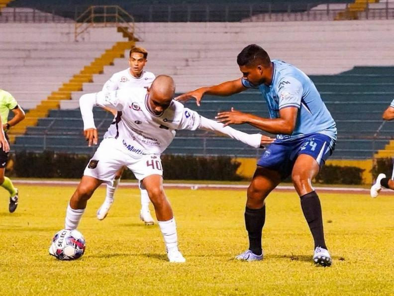 Lamentable: Árbitra involucrada en polémica del clásico sufre asalto en SPS