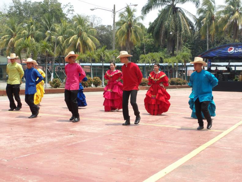 Cuadros de danza de la institución fueron parte de la celebración.