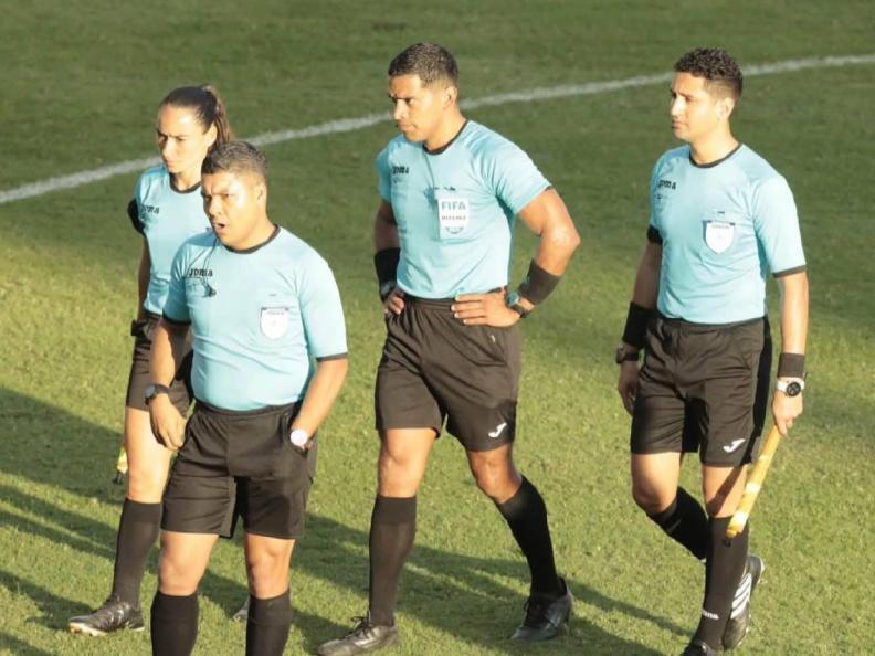 Lamentable: Árbitra involucrada en polémica del clásico sufre asalto en SPS