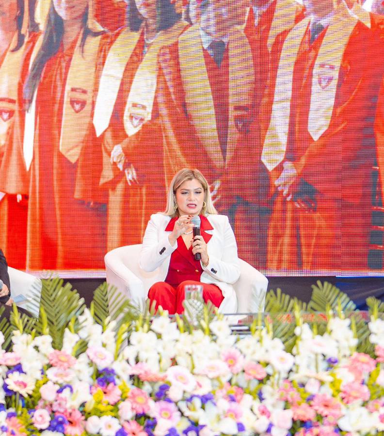 Emma Mejía en su intervención al público.