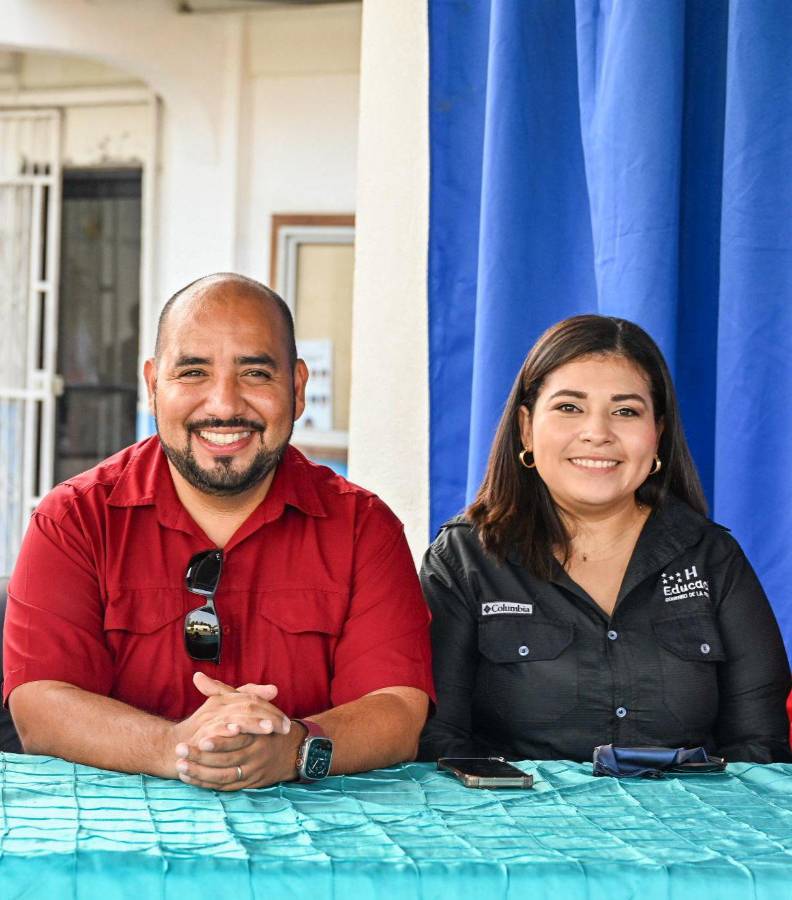 Ministro, Daniel Esponda y Rita Zúniga, comisonada de Educación en el departamento de Cortés.