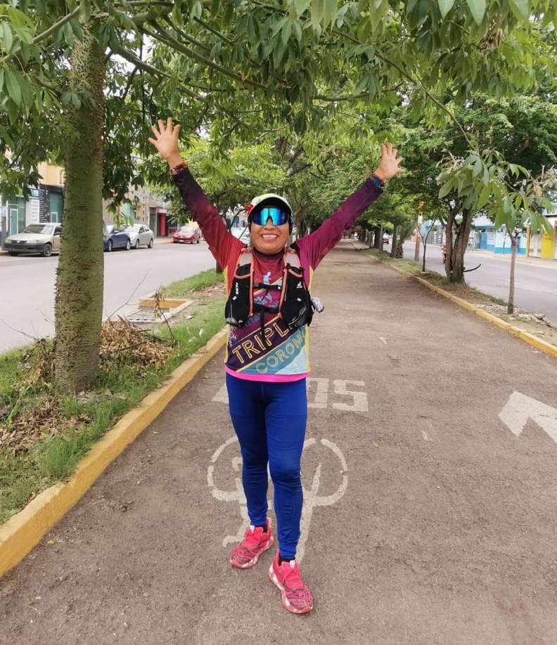 Isidra Torres se inició en el atletismo en el año 2004, cuando radicaba en Los Ángeles, en Estados Unidos. Realizó maratones durante más de 10 años.