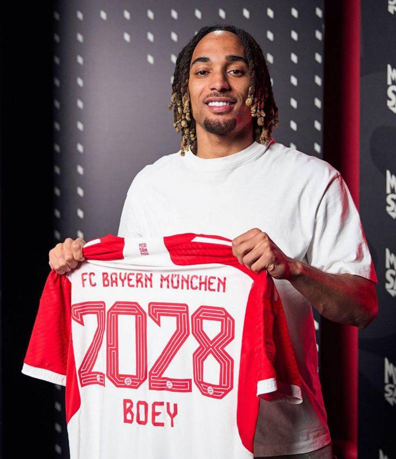 El FC Bayern anunció este domingo el fichaje del lateral derecho francés Sacha Boey, procedente del Galatasaray, que firmó con el club bávaro hasta 2028.