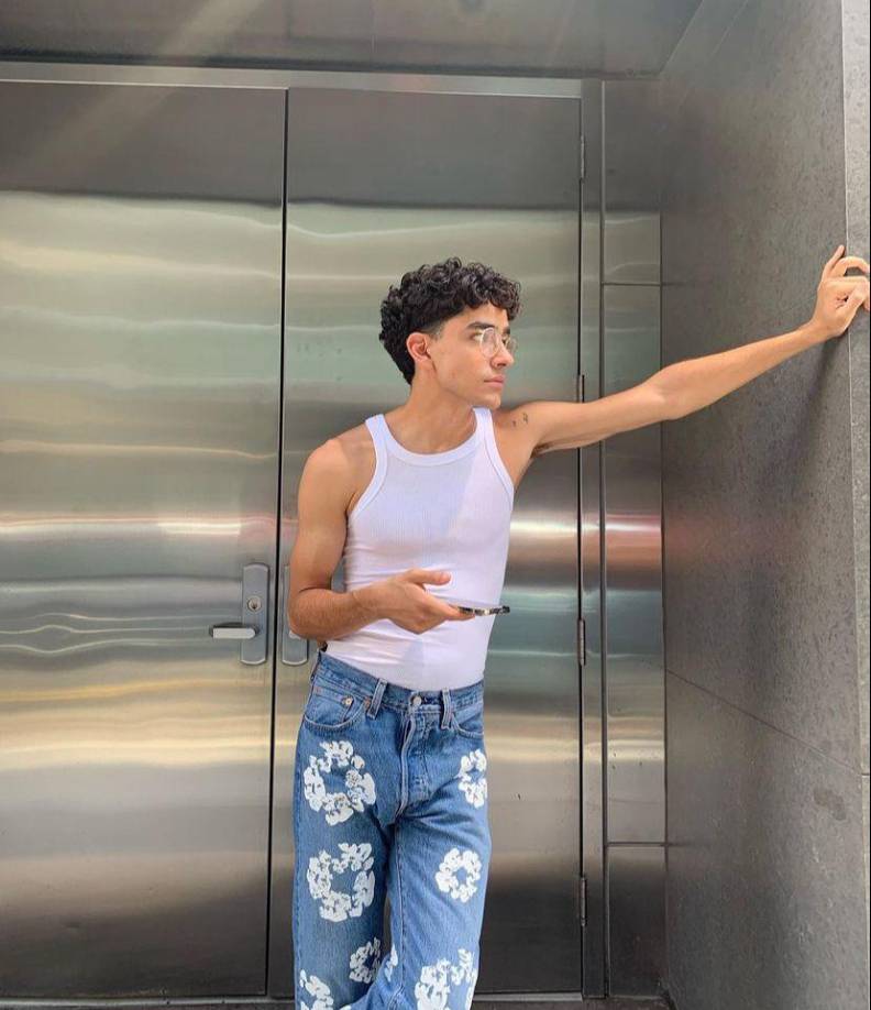 Desde pequeño, Ángel sintió el llamado de la música al igual que su madre y a pesar de las advertencias, no hace mucho decidió perseguir su sueño.