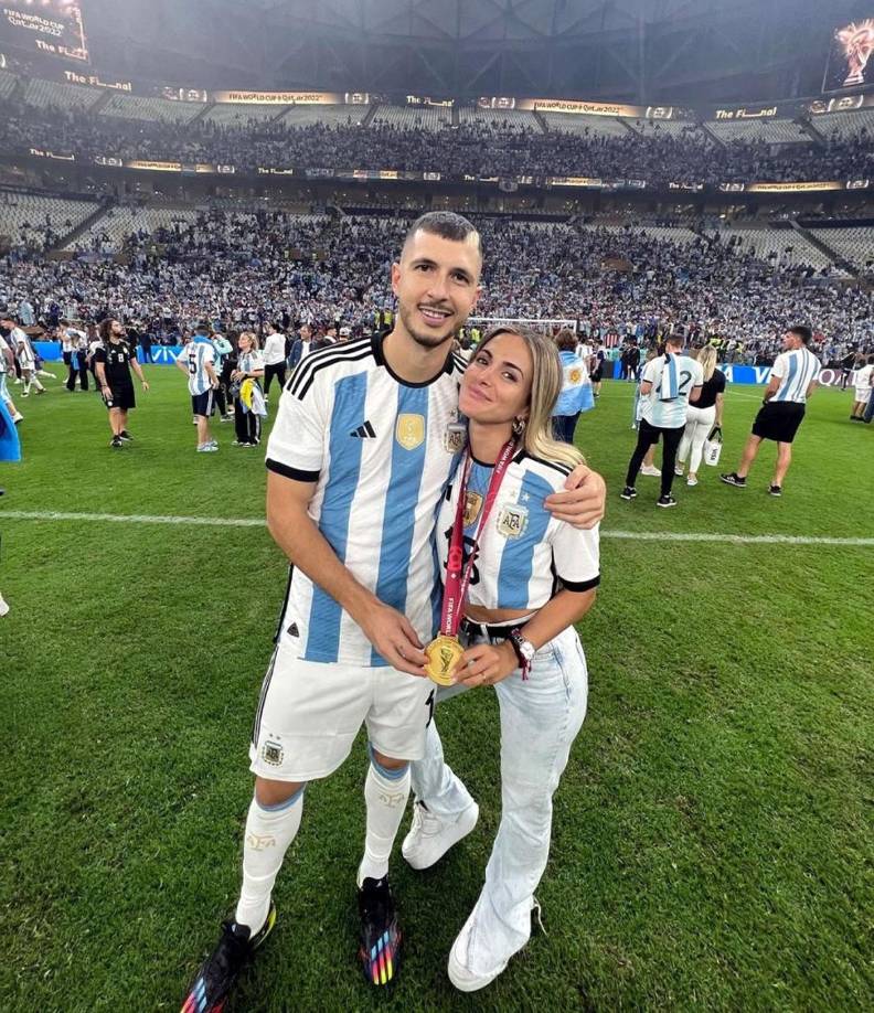 Guido Rodríguez y contento a la par de su esposa. “Mi país es CAMPEÓN DEL MUNDO. Mi marido es CAMPEÓN DEL MUNDO”, publicó Guadalupe Ramón en Instagram.