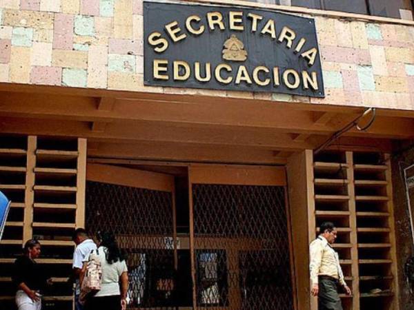 Desde hace varias semanas y en reiteradas ocasiones, padres de familia de Cortés, Ocotepeque y La Paz han protestado por la ausencia de docentes en los<b> </b>centros educativos donde acuden sus hijos. Imagen de archivo.