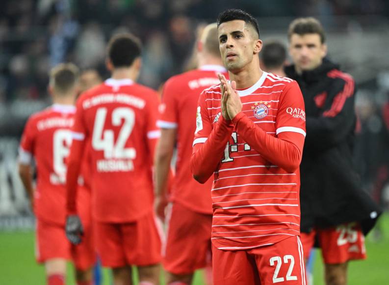 Defensa: Joao Cancelo brilló con luz propia en el 2022; el lateral se comió la banda izquierda en Champions League y la Premier League.