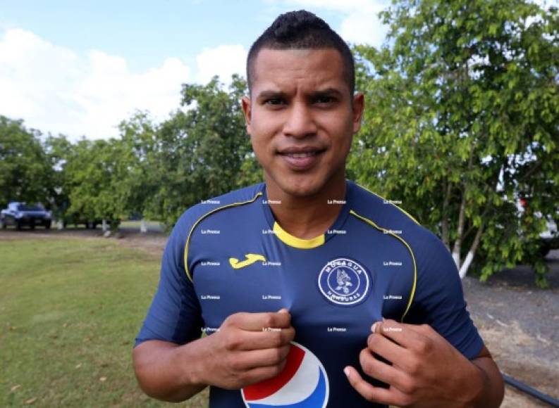 Óscar Salas: El mediocampista tuvo su primer entrenamieto con Motagua luego de haber fichado por un año con los azules. 'Muy contento de poder estar aquí, se va a trabajar para el tricampeonato. Que esperen lo mejor de Óscar Salas porque trabajaré para dar alegrías', dijo.