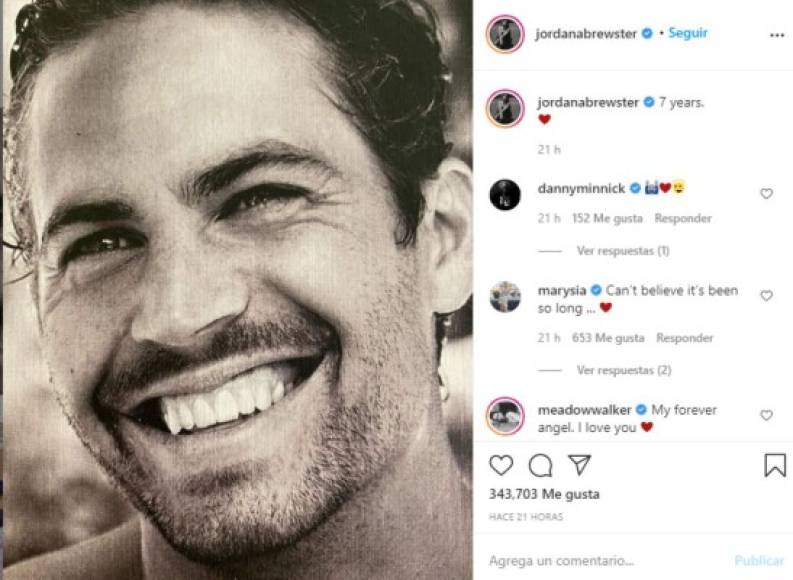 Su compañera de reparto, Jordana Brewster, compartió una foto de Walker escribiendo simplemente '7 años'.