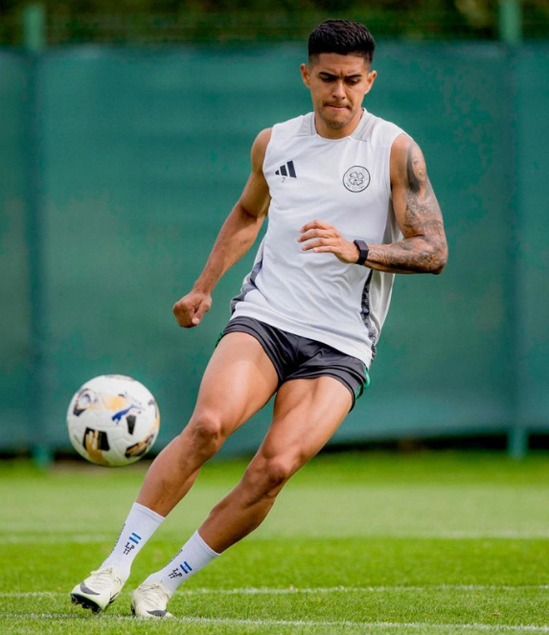 Luis Palma espera sumar minutos en el segundo juego del Celtic en la Champions League. Trabajó a tope junto al resto de sus compañeros.