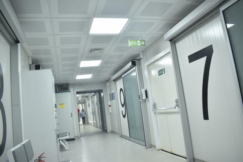 Las salas y el personal médico y de enfermería del hospital móvil, están completos, solo falta garantizar el aire acondicionado en tres de los cuatros módulos.