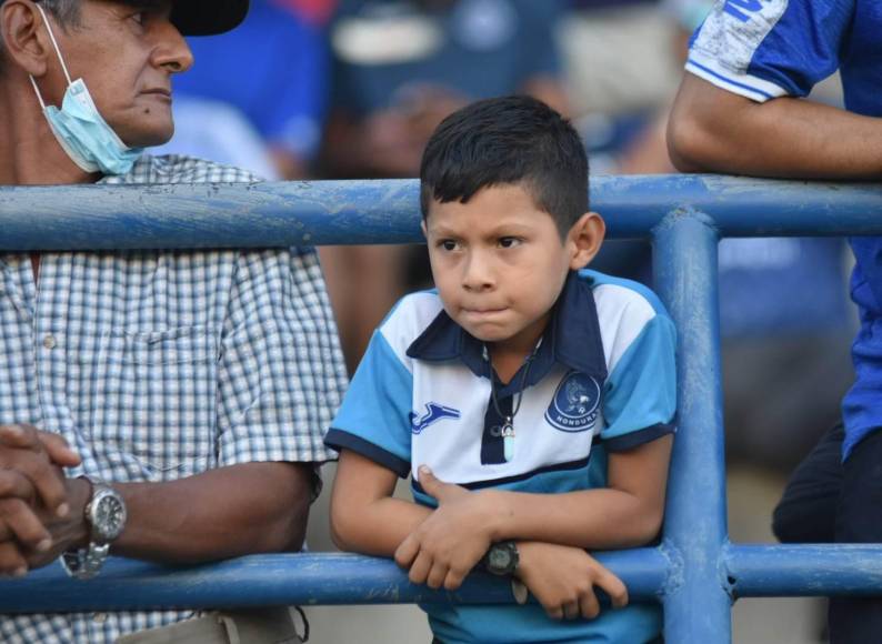 Los niños disfrutaron de la previa del primer duelo de la Liga Nacional disputado en Choluteca.