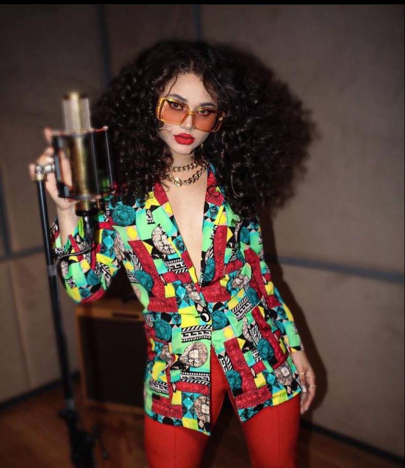 La cantante hondureña Cesia Sáenz continua dando de que hablar. 