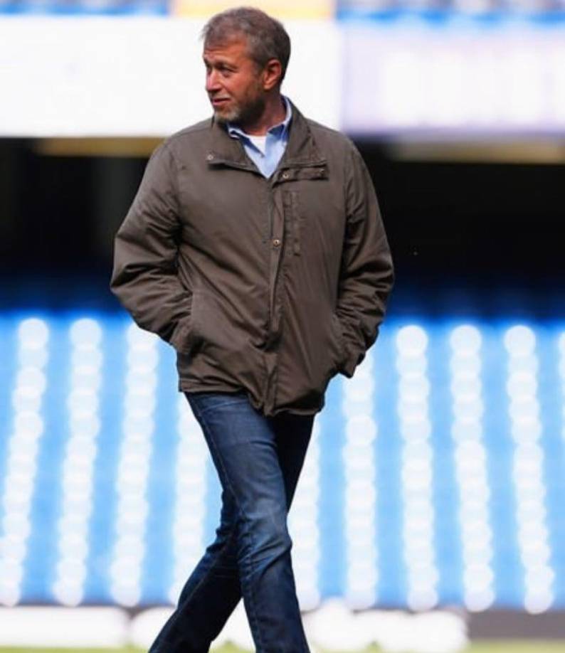 Román Abramovich analiza vender al Chelsea luego de 19 años de exitoso mandato, esto por sentirse acorralado por el gobierno británico. 