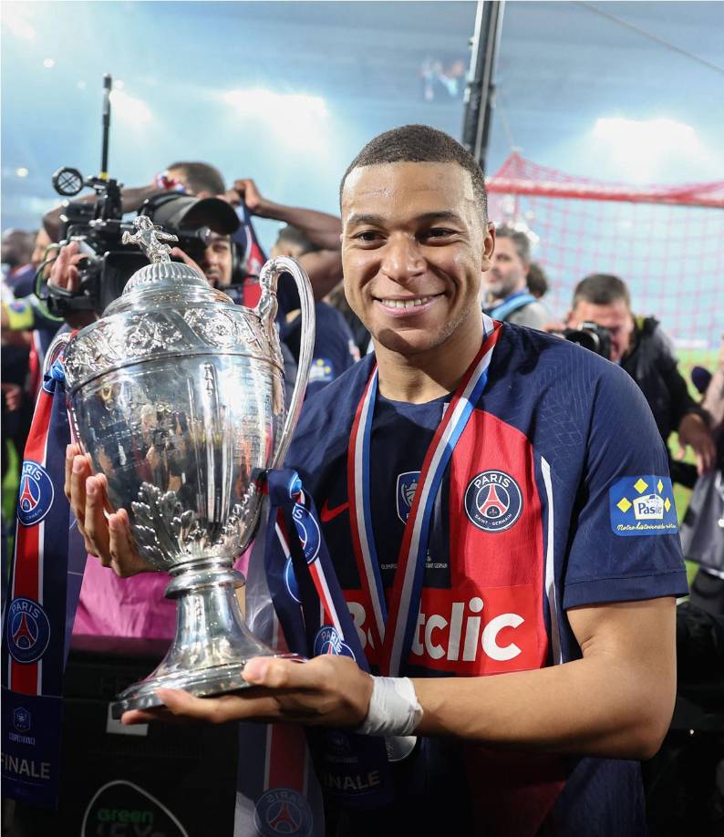 Mbappé jugó su último partido con el París Saint-Germain el pasado sábado en el Decathlon Arena, culminando la temporada parisina con el título de la Copa de Francia. 