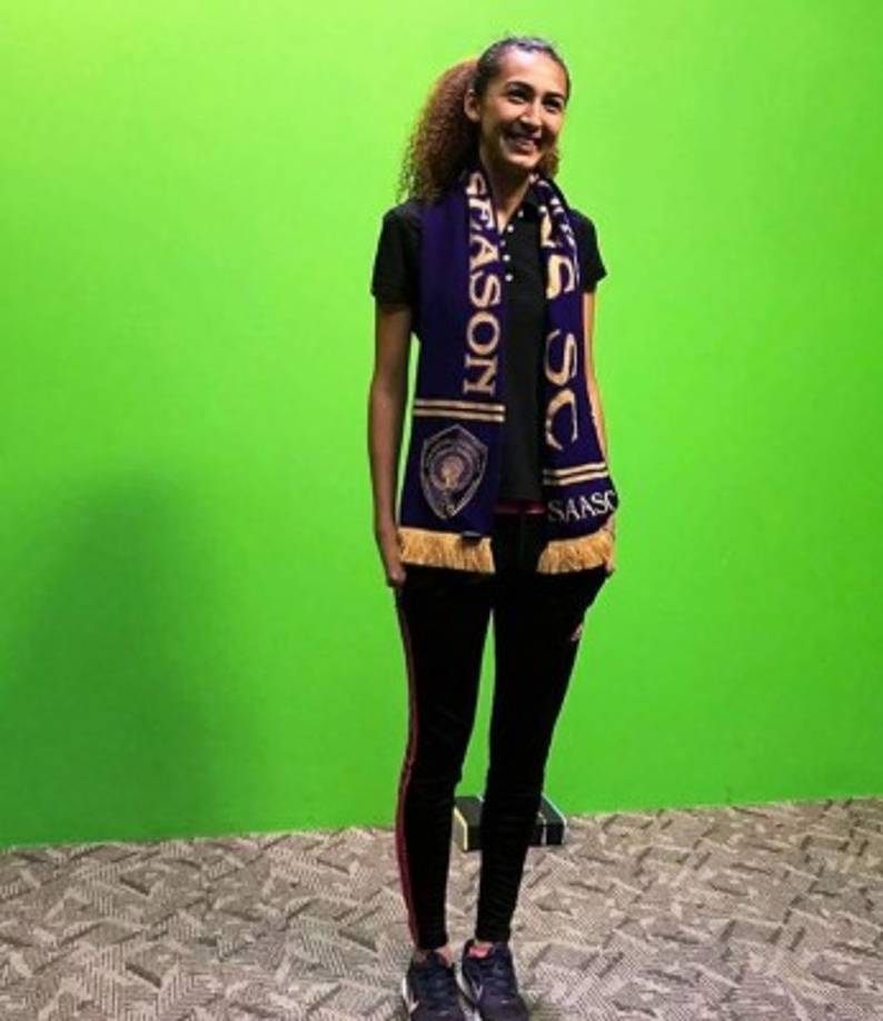 Su equipo pertenece a una Liga afiliada a la Liga Femenina de Estados Unidos, aquí han destacado grandes jugadoras como Alex Morgan, Hope Solo, Karli Lloyd.