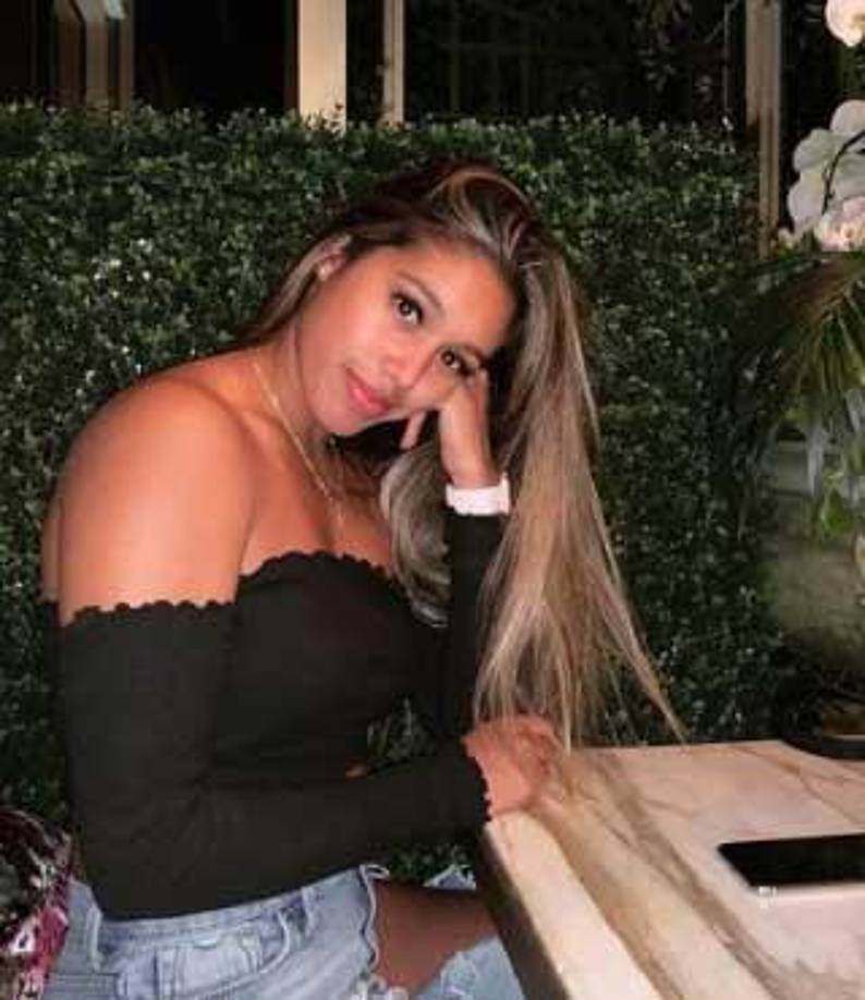  La chica de 24 años es nacida en Estados Unidos, su padre es el exjugador catracho Alex Bahr y su hermano juega en las reservas de Motagua