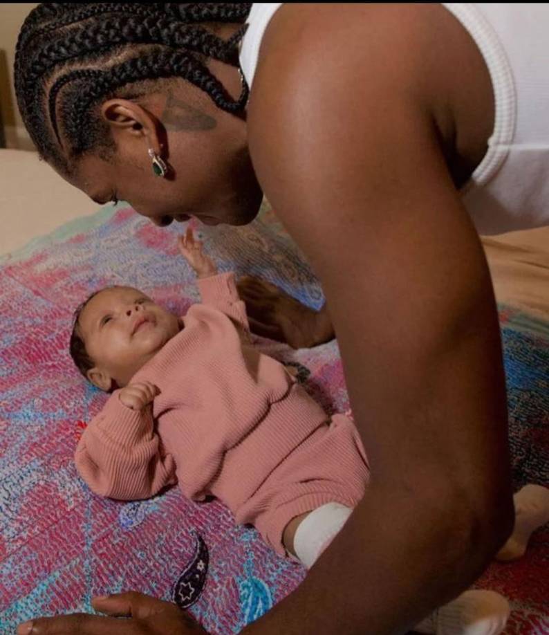 Esta es la primera vez que Rihanna y A$AP Rocky dejan ver a su hijo Riot Rose.