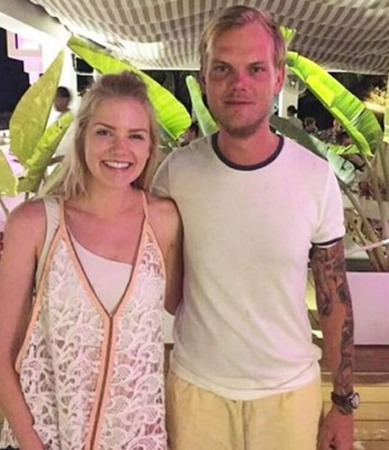 Las fotos fueron publicadas el 18 de abril en el perfil oficial del Muscat Hills Resort.<br/><br/>El 20 de abril, Avicii fue encontrado sin vida en su habitación en el hotel, las causas de su muerte no han sido esclarecidas aún.<br/><br/><br/>