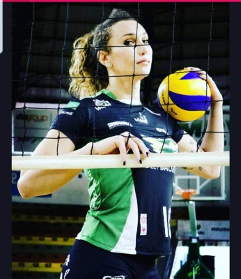 'Si estoy protegida por la ley ¿por qué me va a importar lo que diga la gente?', lanza, afirmando sentirse como Neymar, criticada por envidia.