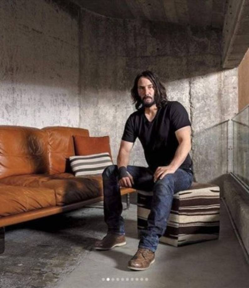 La vida personal del actor ha sido complicada desde su niñez, ya que a los tres años su padre se separó de su madre y fue hasta los 13 años que se volvió a renuir con él.