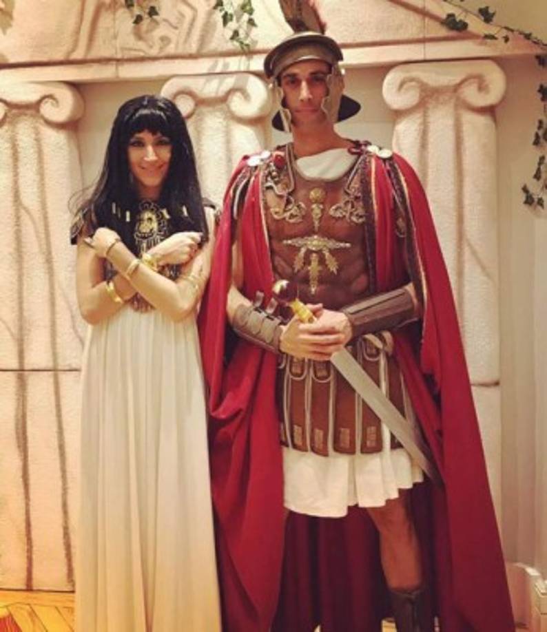 Álvaro Arbeloa, jugador español que se acaba de retirar del fútbol hace unos meses, junto a su amada esposa.