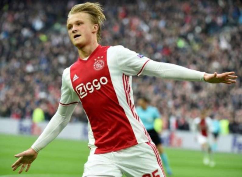 Kasper Dolberg: El atacante sueco de 21 años de edad es otro de los delanteros que interesan en el Real Madrid. Milita en el Ajax.