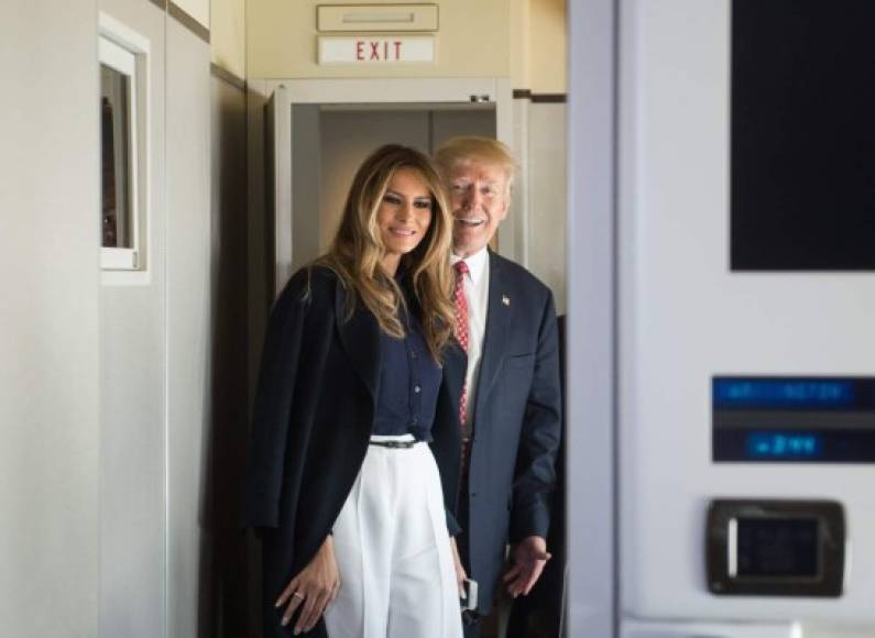 A los gastos del desplazamiento de Donald Trump -y del de su séquito de seguridad- desde Washington, se suman los de la primera dama, Melania, quien ha viajado desde Nueva York los tres fines de semana para acompañar a su marido en Florida.