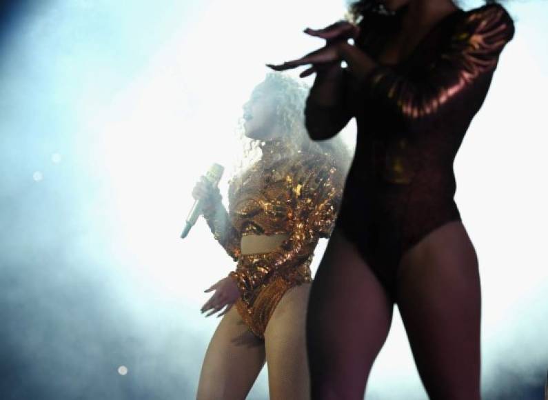 Beyonce durante su show presenta seis cambios de vestuario, en las dos horas 15 minutos que dura el show.