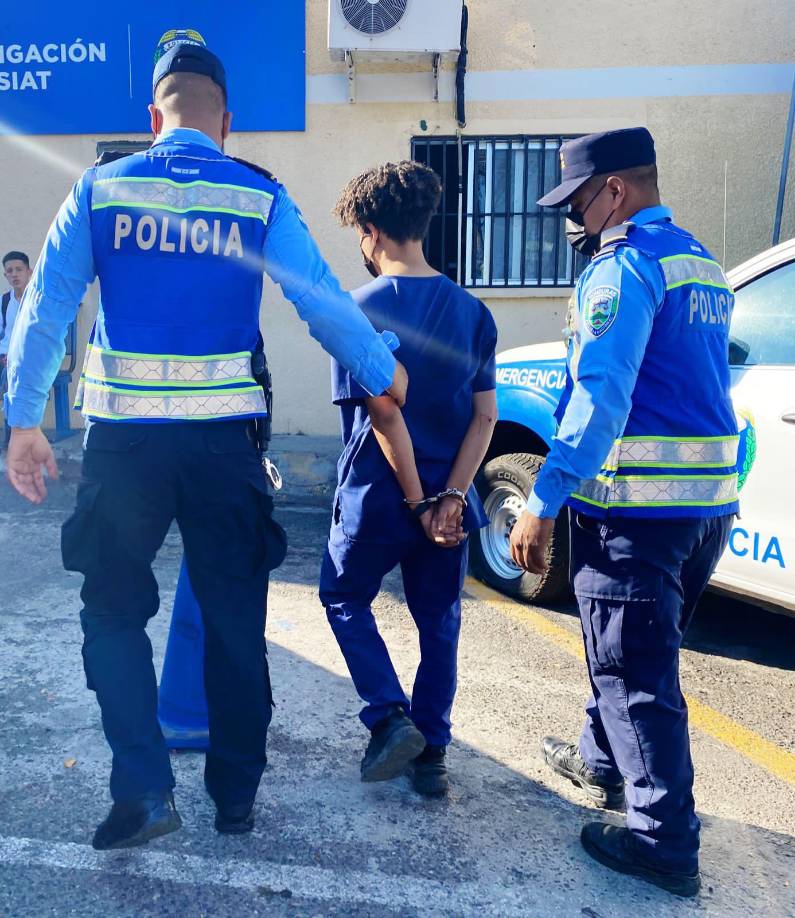 El piloto se encuentra detenido para deducirle responsabilidad en el hecho.