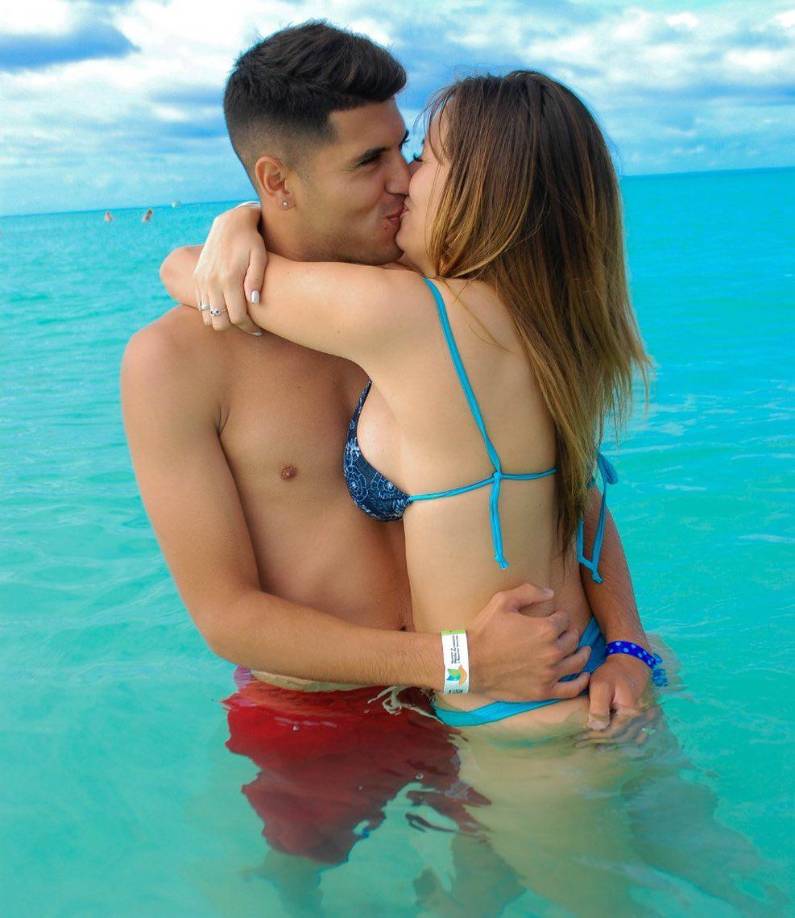 “Frías se encontraba en la Argentina para realizarse estudios médicos por un problema de salud que atraviesa y decidió volver a Alemania antes de lo previsto y sin avisarle al futbolista”, relató la comunicadora.