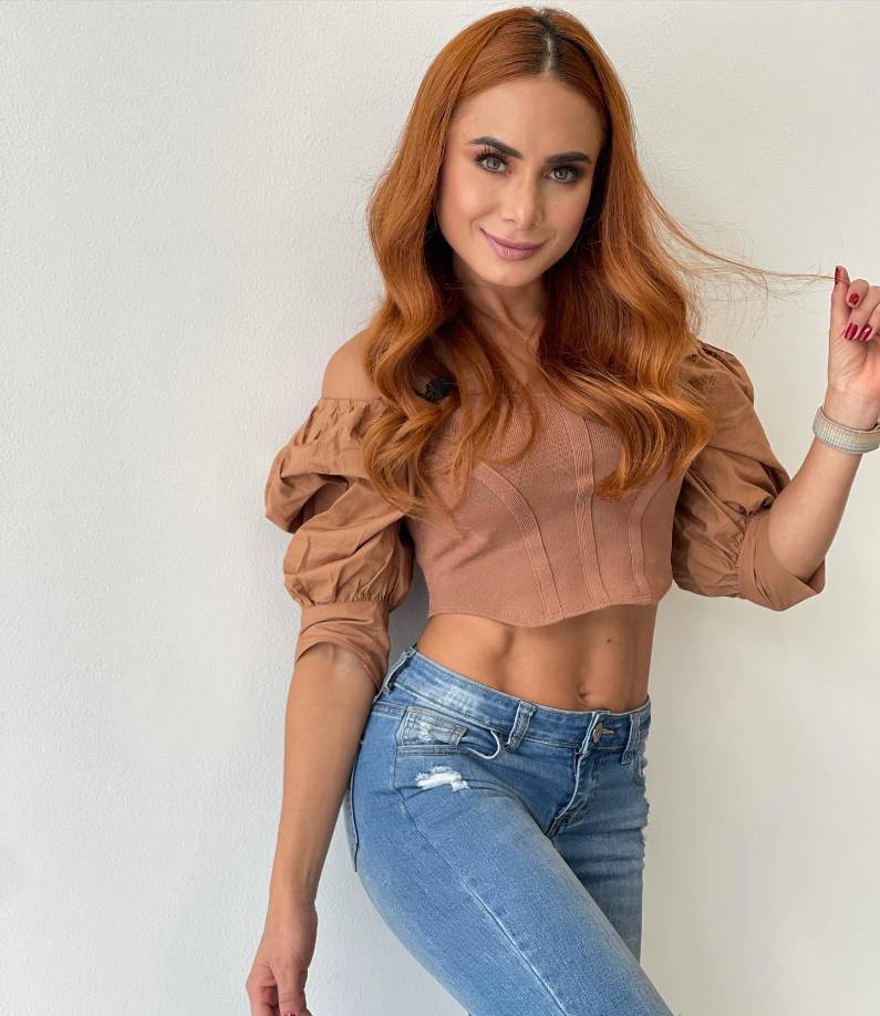 En 2014 hizo parte del elenco de la serie “Divino Niño”, en la cual se presentaban historias de personas que tras afrontar una situación difícil, deciden encomendarse al Divino Niño en busca de una solución. Durante ese mismo año y hasta 2015, interpretó a varios personajes en la serie del Canal Caracol “Tu voz Estéreo”.