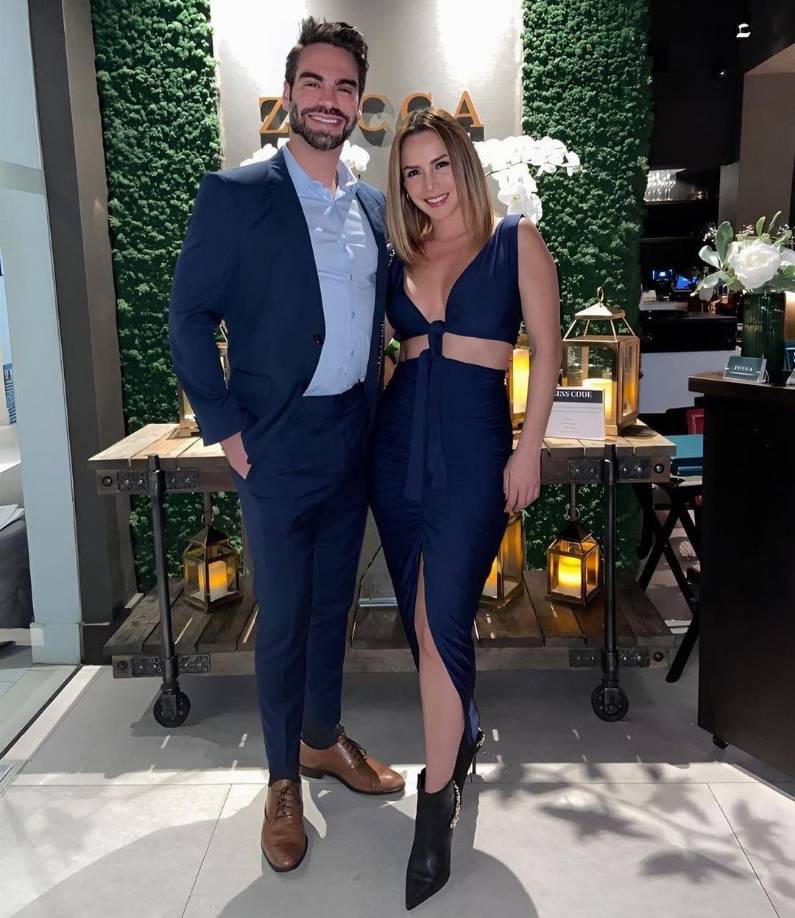 Aunque la actriz también se encuentra en una feliz relación con Frederik Oldenburg, quien es un reconocido presentado. las críticas para Sebastián no se hicieron esperar y entre ellas podemos ver las siguientes: “¿y no la había engañado con su amiga? ¿Dónde quedó Diosito en ese momento?”. “Dios faltó” en su relación porque están convencidos de que su infidelidad tiene que ver con ello: “jaja se escuda en Dios para no tener los hue... de decir que la engañó.” Fueron algunos de la montaña de crítica que recibió.