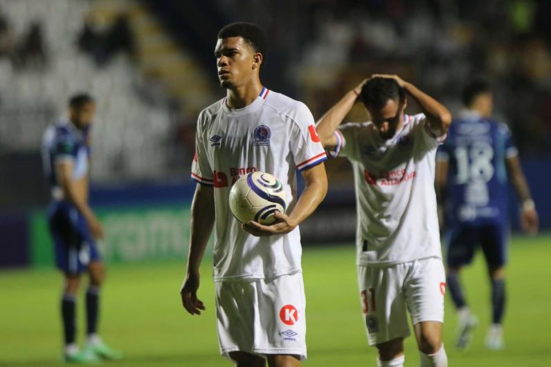 ¡Arde Olimpia! Tres señalados y varios se quedan sin contrato tras el fracaso internacional