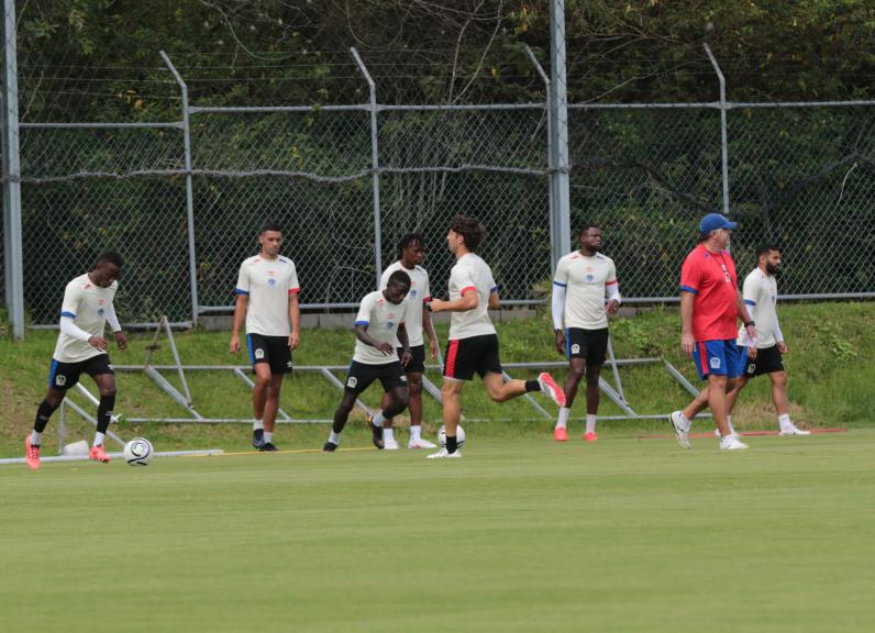Alerta en Olimpia: Tres jugadores encienden las alarmas en entreno