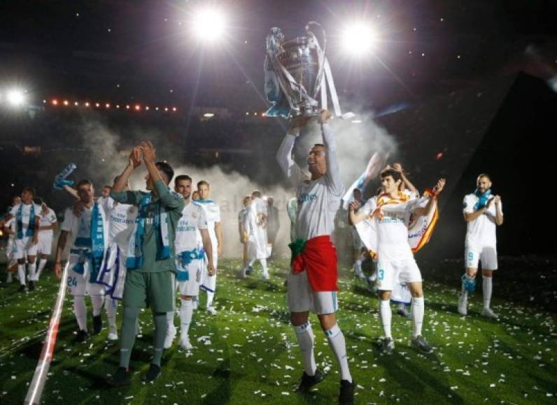 2018<br/>Histórico. Cristiano Ronaldo logra ganar con Real Madrid tres Champions League consecutivas tras que el club español derrotara 3-1 al Liverpool en la final. Nuevamente, CR7 fue clave para el título, pues por sexto año fue el goleador del torneo.